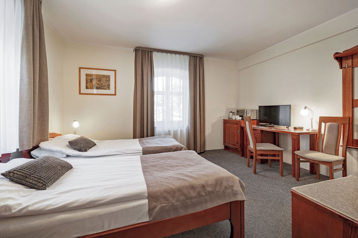 Family Apartment | In-room safe, desk, iron/ironing board, free WiFi