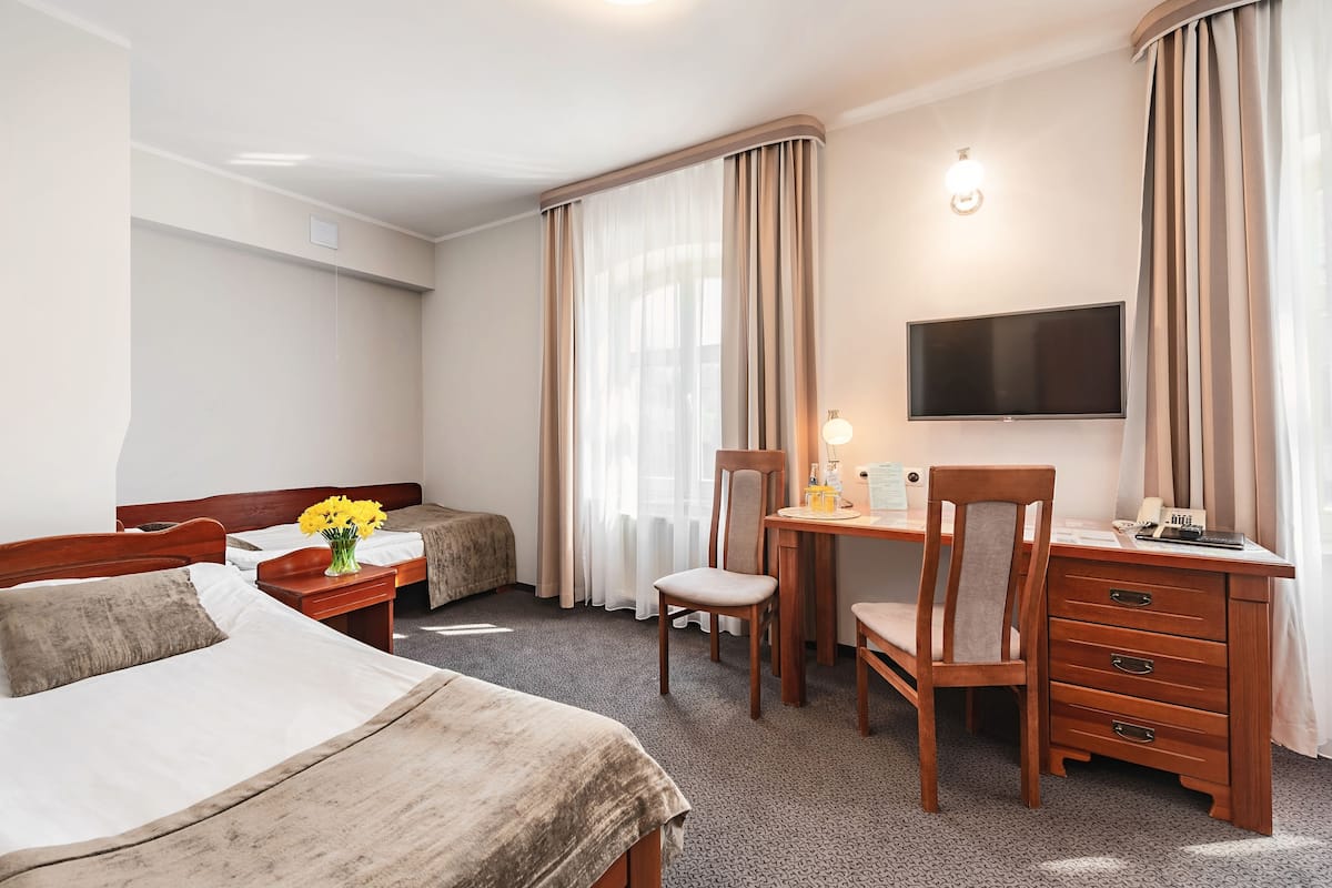 Standard Double Room (100min spa access) | In-room safe, desk, iron/ironing board, free WiFi