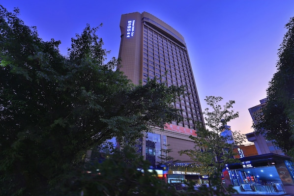 Front of property - evening/night - Orange Hotel Select Luohu Shenzhen (Shenzhen)