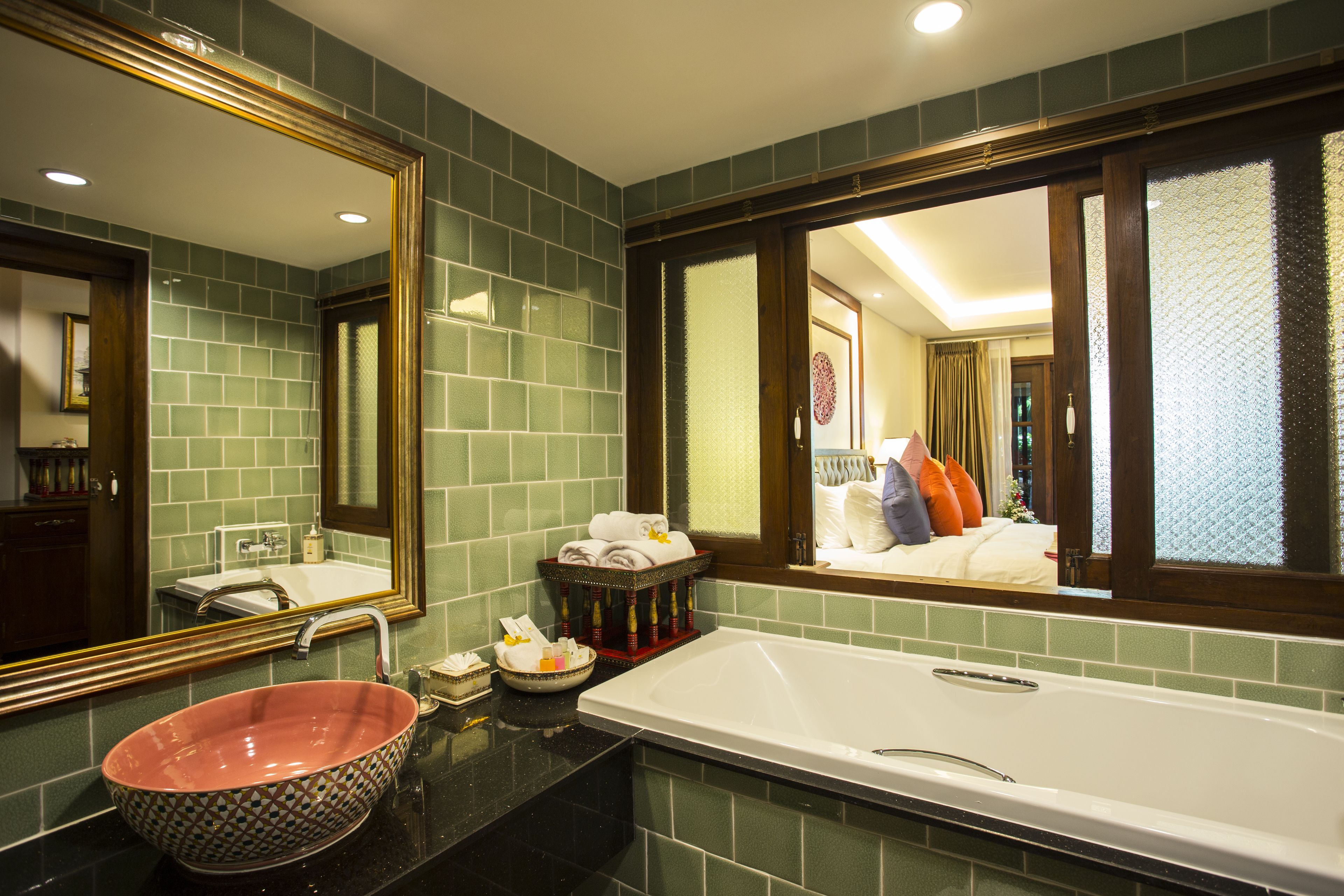 executive double room | bathroom | separate bathtub and shower, deep-soaking bathtub, rainfall showerhead