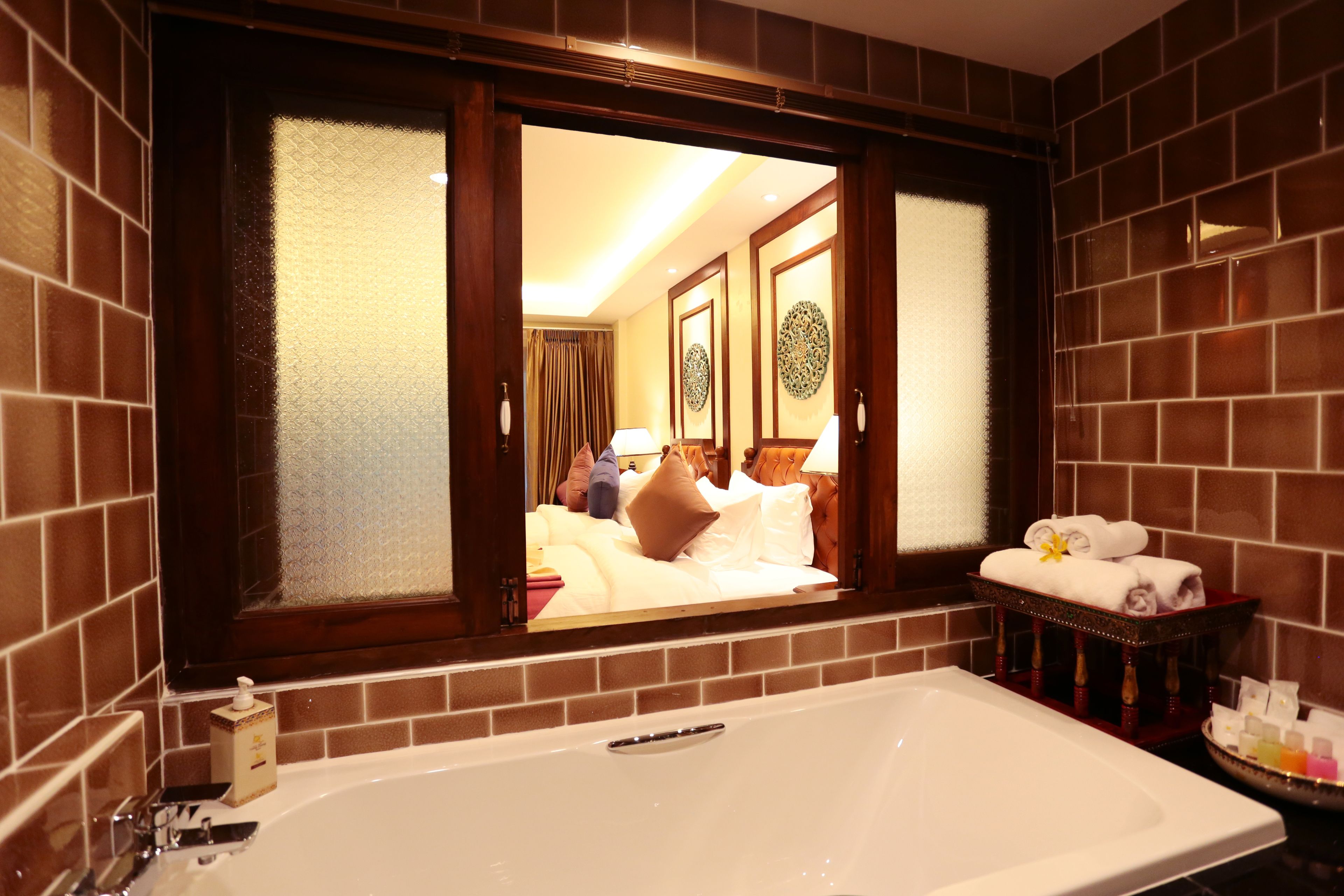 executive twin room | deep-soaking bathtub
