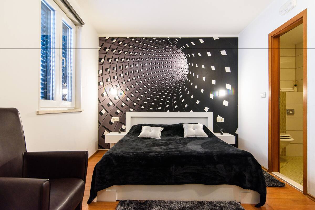 Comfort Double Room | In-room safe, desk, soundproofing, iron/ironing board (on request)