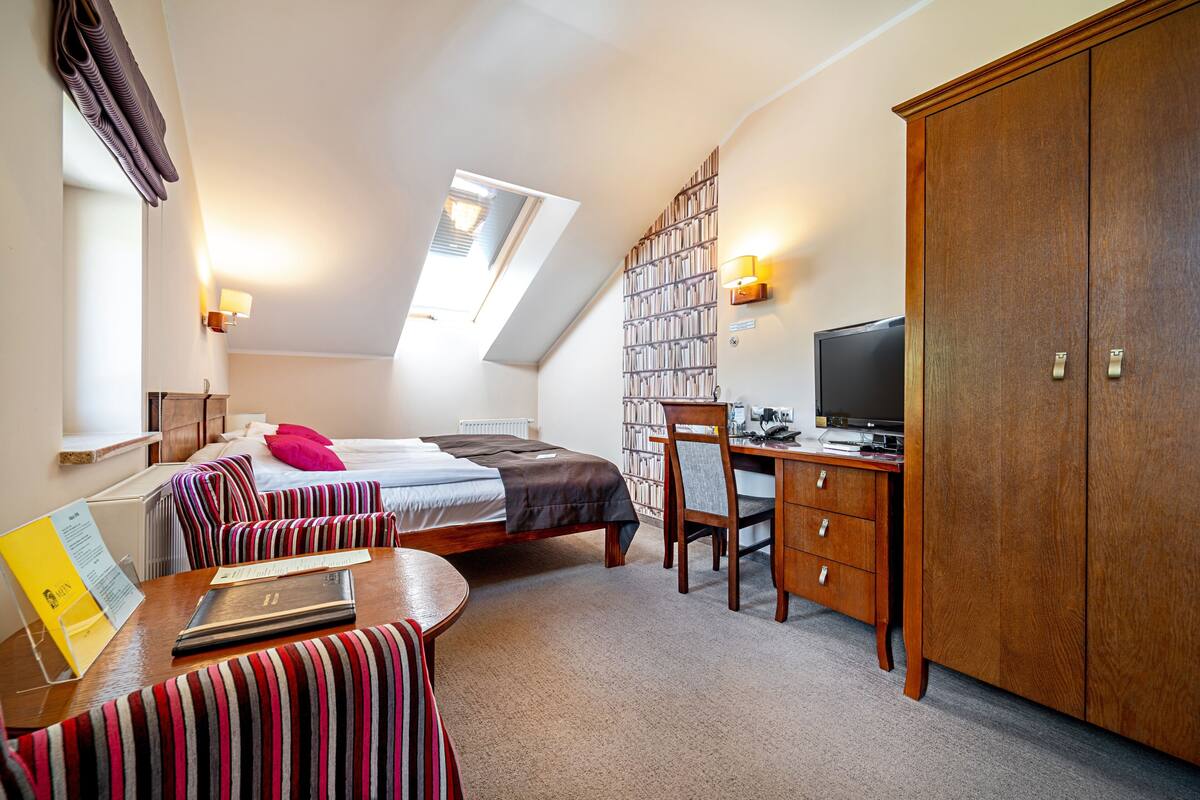 standard double room (unlimited spa access) 4* | 1 bedroom, in-room safe, desk, iron/ironing board