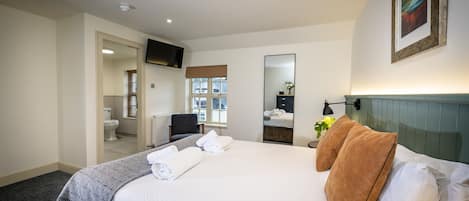 Double Room | Iron/ironing board, free WiFi, bed sheets