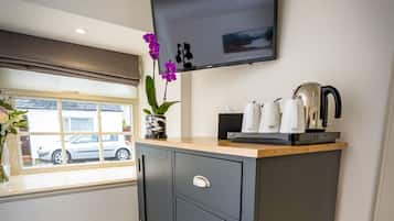 Habitación familiar | Tabla de planchar con plancha, wifi gratis, ropa de cama