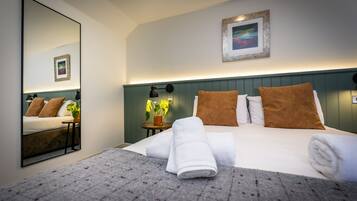 Double Room | Iron/ironing board, free WiFi, bed sheets