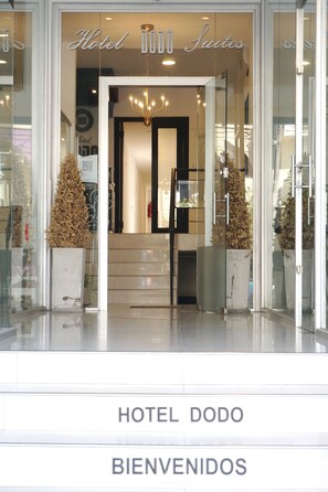Pintu masuk properti