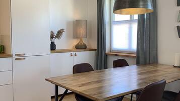 Leilighet, 2 soverom | Oppholdsområde | Flatskjerm-TV