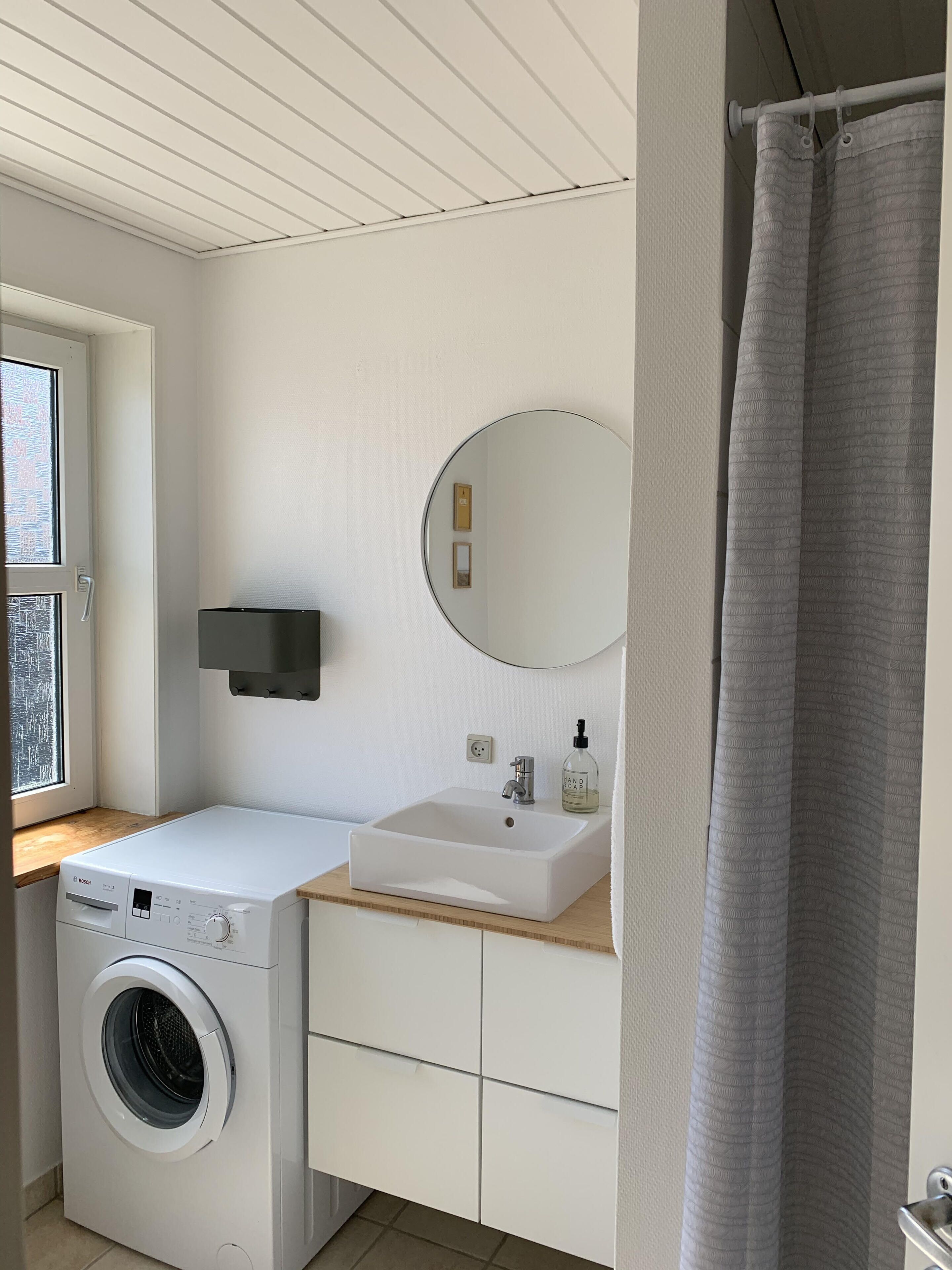 apartment, 2 bedrooms | bathroom | shower, hair dryer, towels
