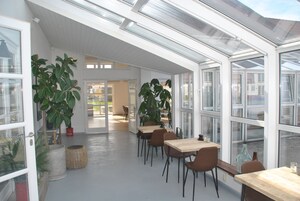 每日供应欧陆式早餐（每人 DKK 125）