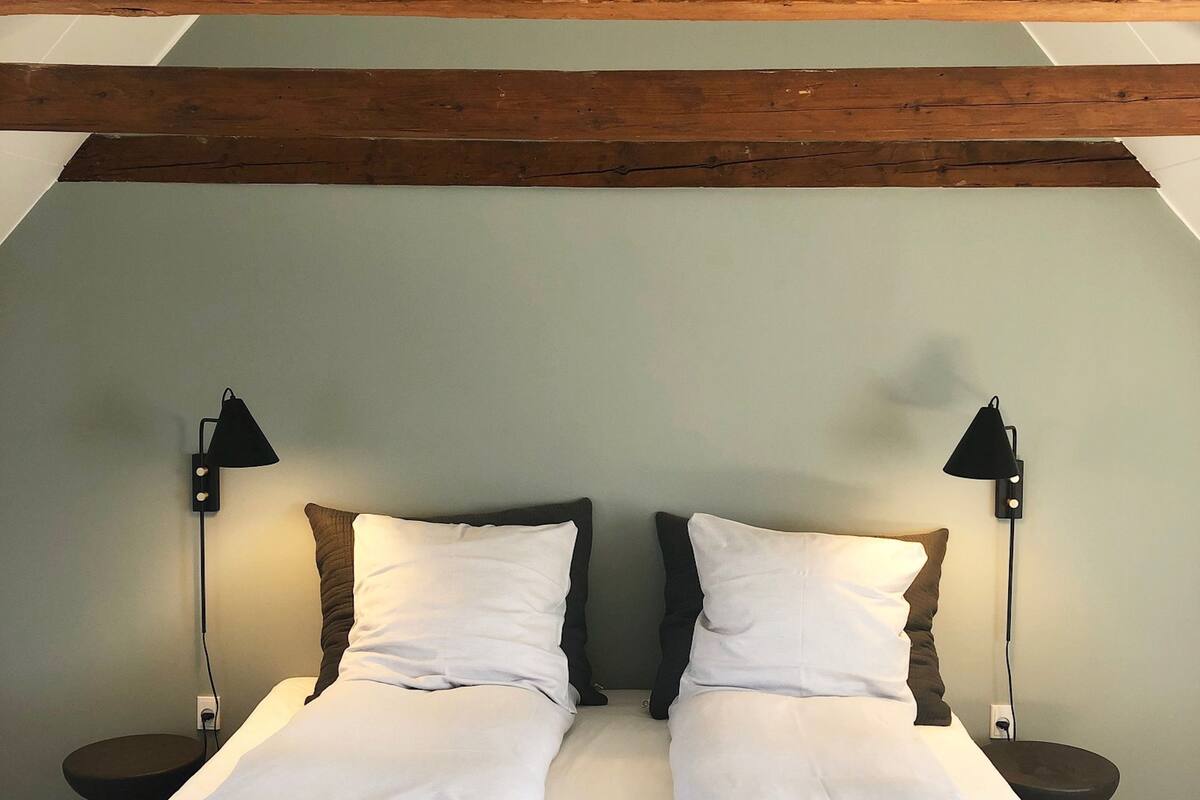 Chambre familiale | Bureau, fer et planche à repasser, accès au Wi-Fi (inclus)
