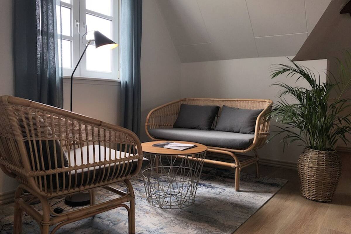 family room | living area | flat-screen tv