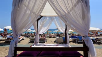 Private beach, beach volleyball, beach bar