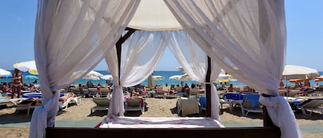 Private beach, beach volleyball, beach bar