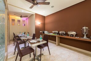 Breakfast area - Treebo Nestlay Casa (Chennai)