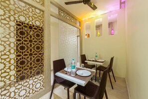 Restaurant - Treebo Nestlay Casa (Chennai)