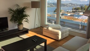 Deluxe Penthouse Apartment, 1 Bedroom, Terrace | Wohnzimmer