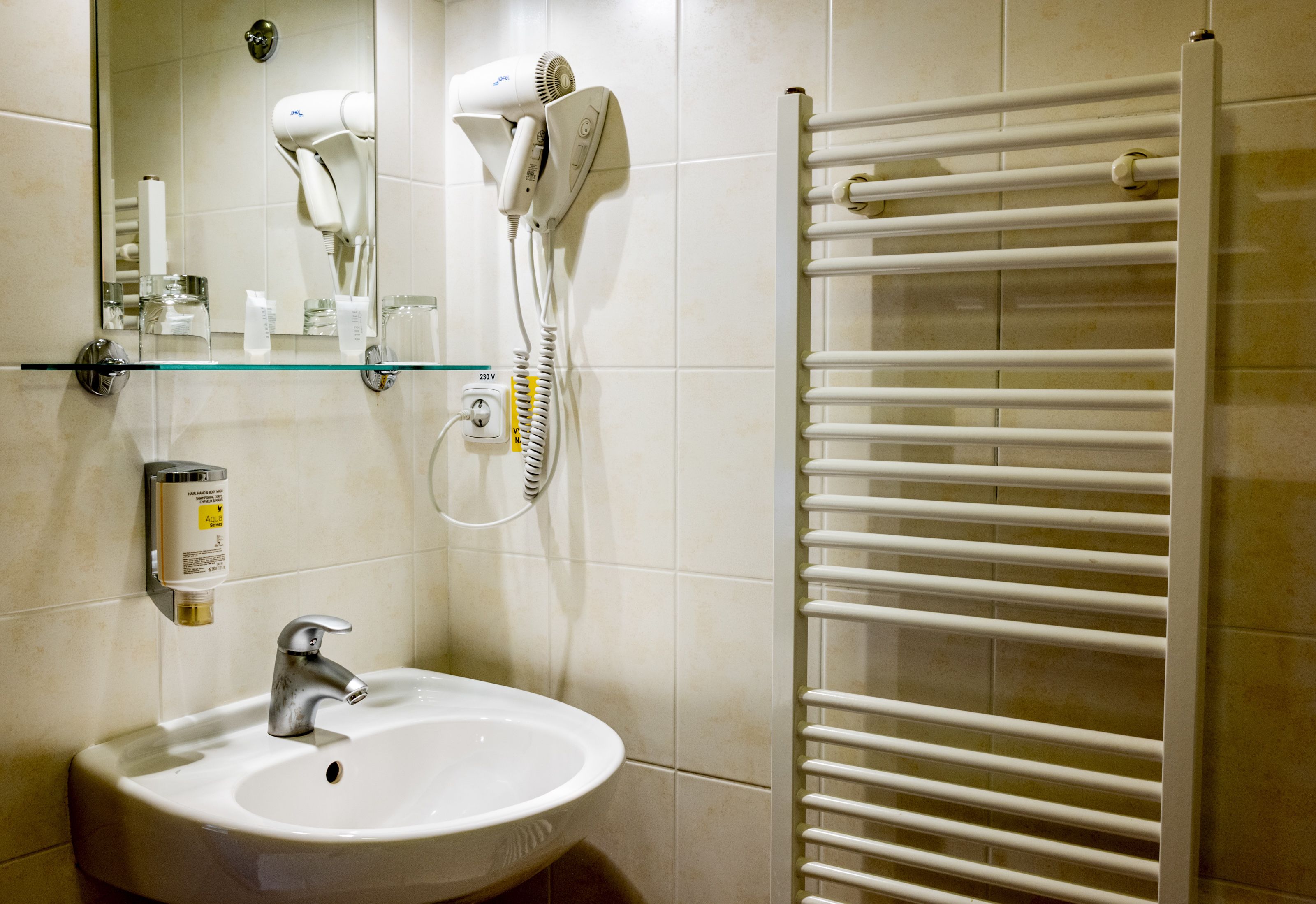 shower, free toiletries, hair dryer, towels