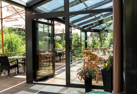 Outdoor dining. Hotel Pavilon