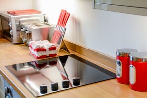 Apartment, 1 Bedroom (Double Room ) | Private kitchen | Fridge, microwave, oven, electric kettle