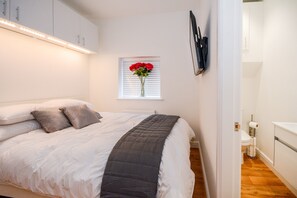 Apartment, 1 Bedroom (Double Room ) | 1 bedroom, iron/ironing board, free WiFi - Flat 2 Front Street (York)