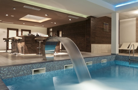 Indoor pool, seasonal outdoor pool, pool umbrellas, pool loungers. Green Life Bansko