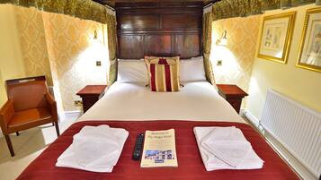 Quarto casal superior | Ferros/tábuas de passar roupa, Wi-Fi de cortesia, roupa de cama