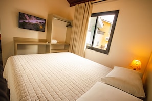 Chalé | Frigobar, cortinas blackout, Wi-Fi de cortesia, roupa de cama