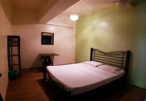 Standard Double Room - Akinabalu Youth Hostel (Kota Kinabalu)