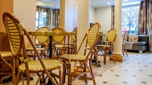 Breakfast area - Grand Hôtel du Bel Air (Paris)