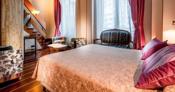 Deluxe-paritalo | Tallelokero huoneessa, yksilöllisesti sisustettu, työpöytä, äänieristys