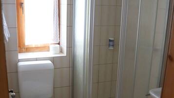 Economy Double Room, 1 Bedroom, Mountain View | Bathroom | Shower, towels