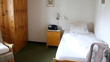 1 bedroom, premium bedding, desk, free WiFi