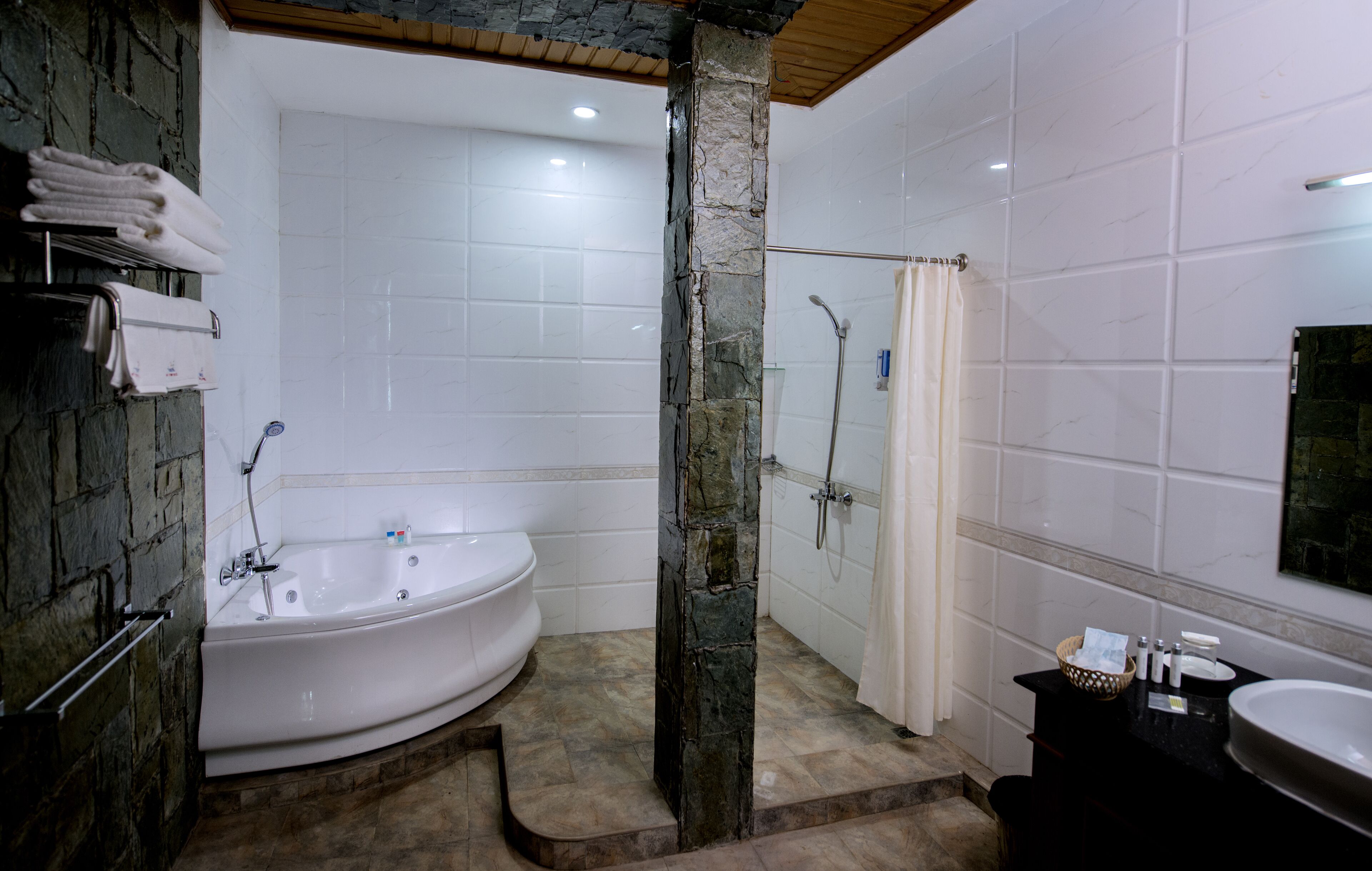 Family Suite | Bathroom