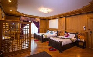 Family Suite | Minibar, in-room safe, desk, blackout drapes