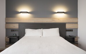 Economy Double or Twin Room | Desk, free WiFi, bed sheets - Hotel Alda Centro Gijón (Gijon)