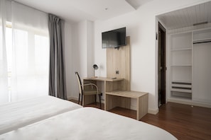 Economy Double or Twin Room | Desk, free WiFi, bed sheets - Hotel Alda Centro Gijón (Gijon)