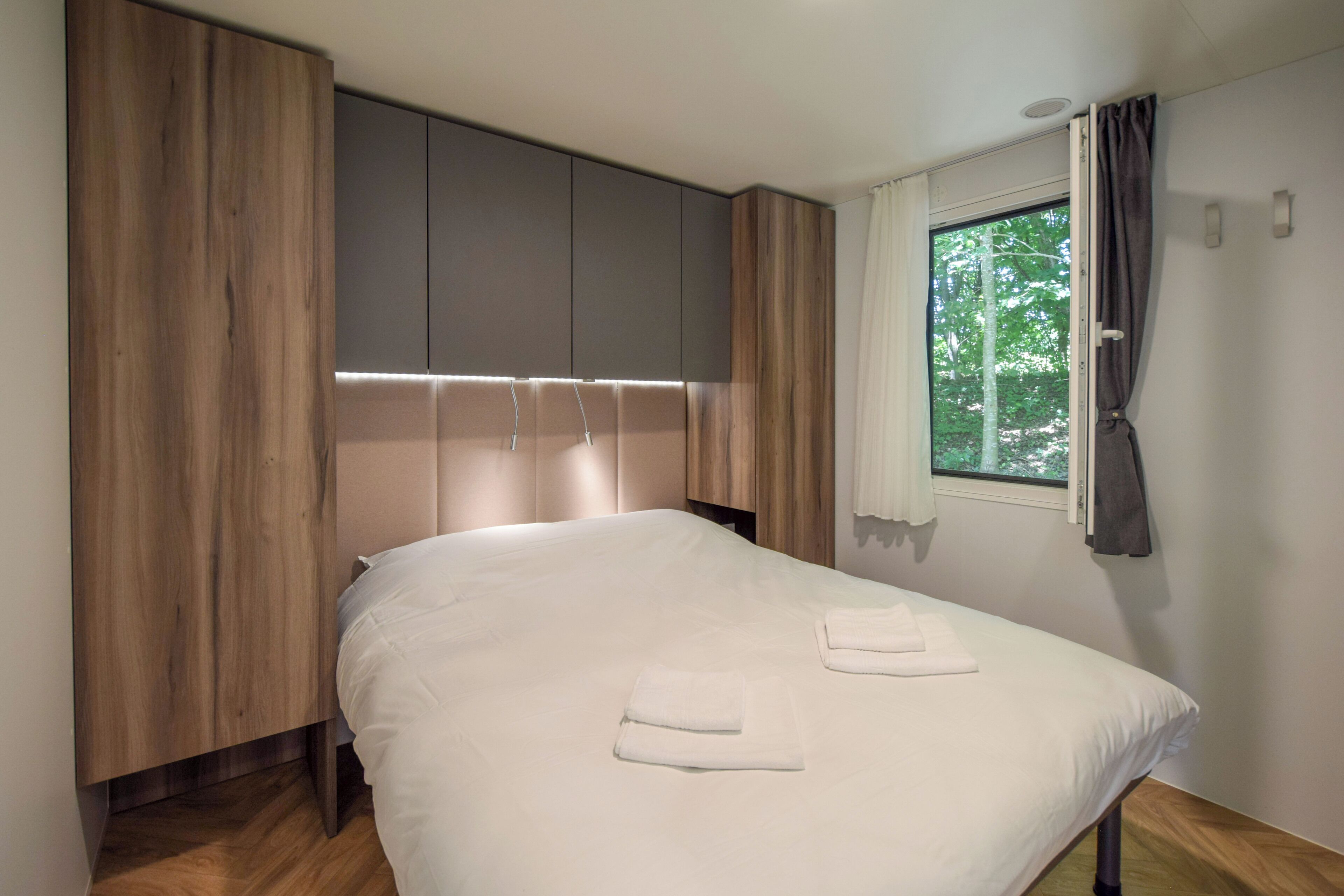 Casa rodante familiar | Tabla de planchar con plancha, wifi gratis y ropa de cama 