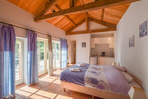 Strykejern/-brett, barnesenger, wi-fi (inkludert) og sengetøy