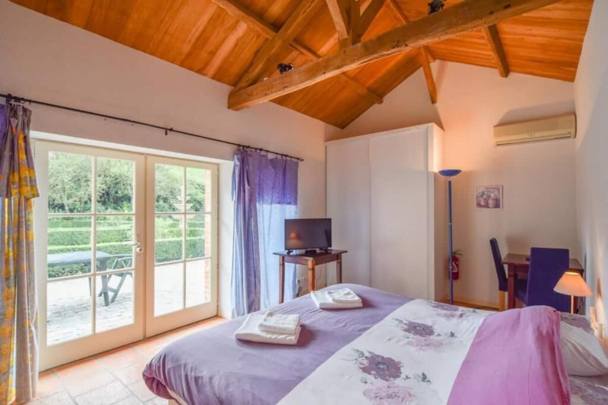 Standard Studio | 4 bedrooms, iron/ironing board, cribs/infant beds, free WiFi