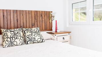 1 bedroom, bed sheets, wheelchair access