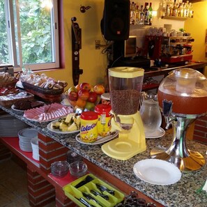 Free daily buffet breakfast - Spa Rural Mirador de Miranda (Belmonte de Miranda)