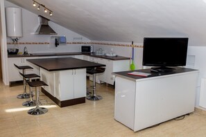 Penthouse, 3 Bedrooms | Private kitchen | Full-size fridge, microwave, stovetop, cookware/dishes/utensils - Spa Rural Mirador de Miranda (Belmonte de Miranda)