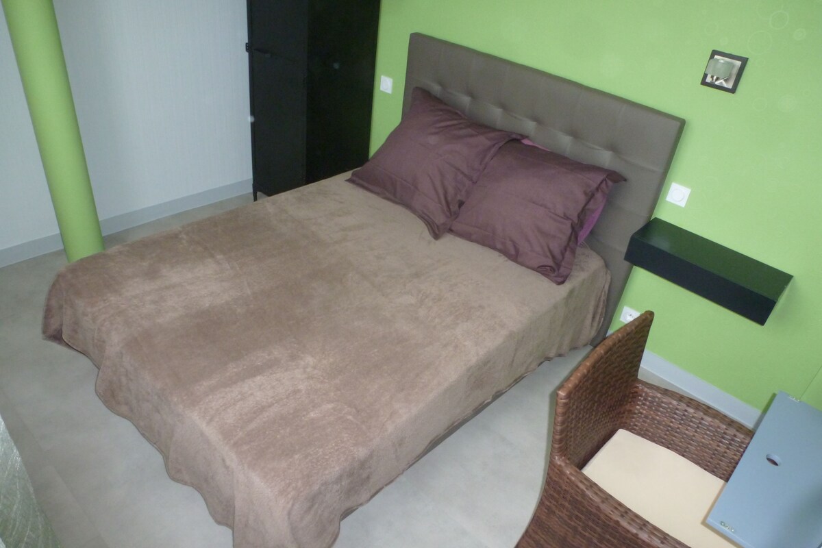 Double Room (Granny) | Individually decorated, free WiFi