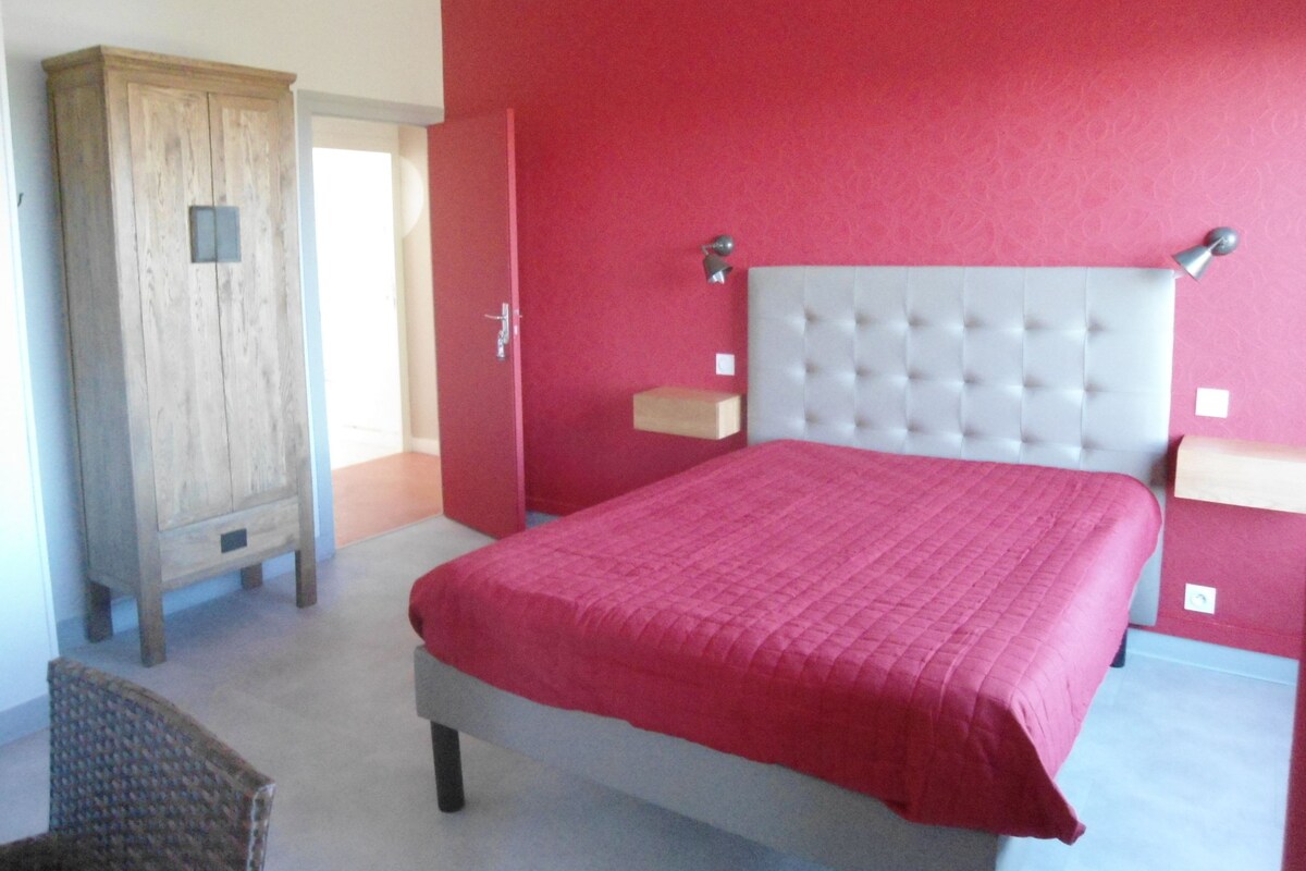 Double Room (Cerise) | Individually decorated, free WiFi