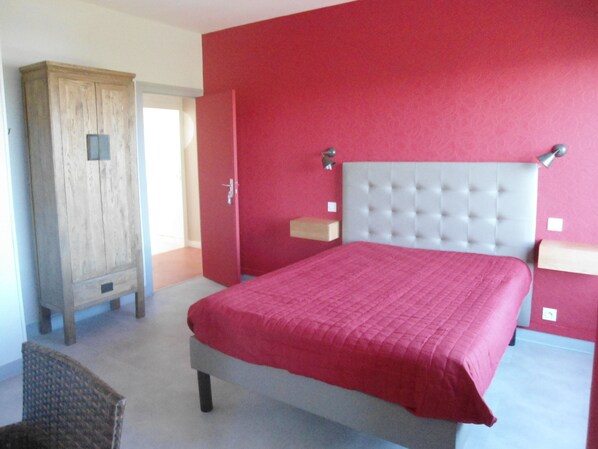 Double Room (Cerise) | Individually decorated, free WiFi