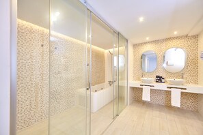 Suite, Balcony | Bathroom | Shower, free toiletries, hair dryer, towels - Indico Rock Hotel Mallorca - Adults Only (Palma de Mallorca)