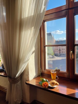 Deluxe Apartment, City View | Pemandangan dari bilik