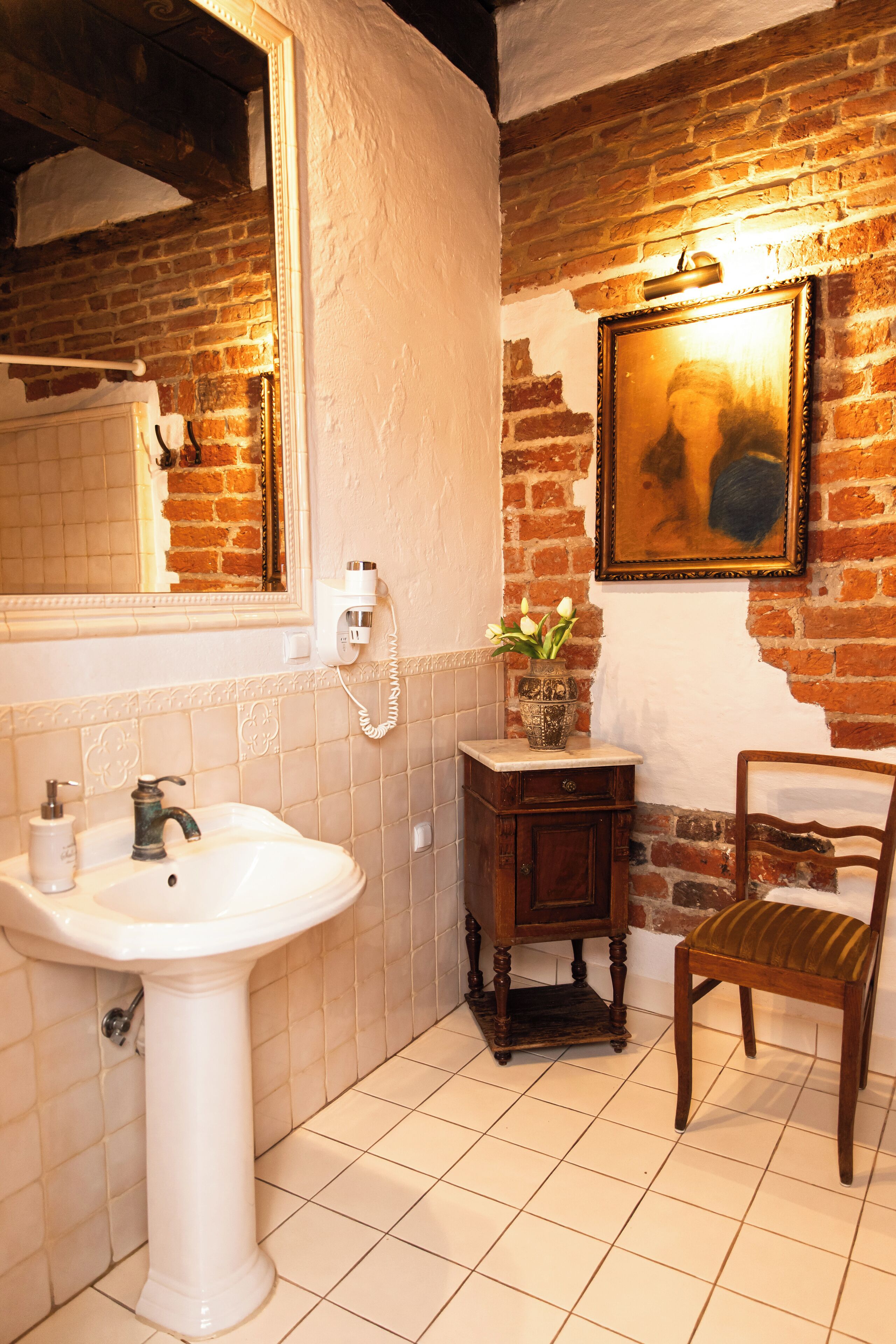 studio suite (patio view) | bathroom | shower, free toiletries, hair dryer, towels