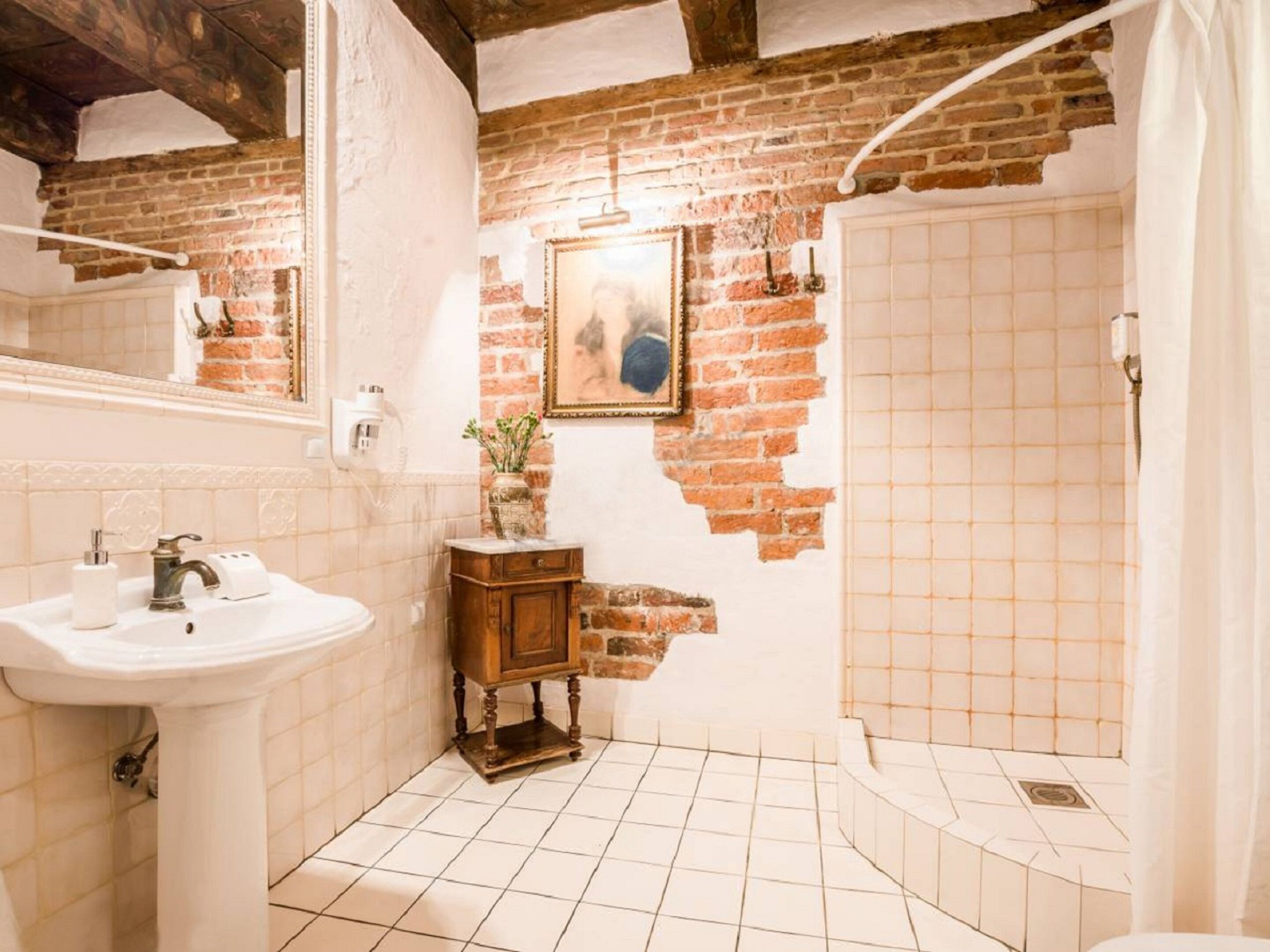 studio suite (patio view) | bathroom | shower, free toiletries, hair dryer, towels